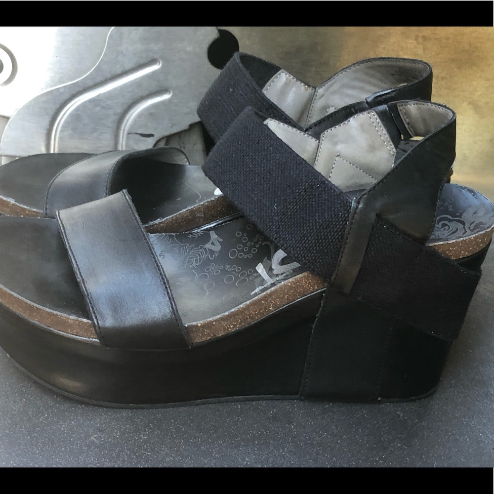 Otot Women's Black Leather Platform Sandals SZ 7.5